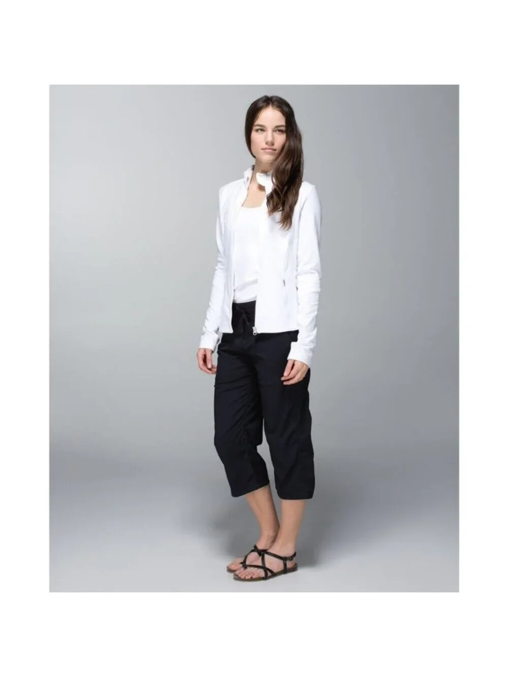 Lululemon Cropped Studio Black - Picture 1 of 8